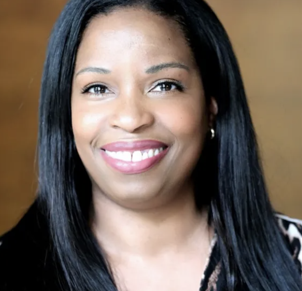 Angela Davenport headshot